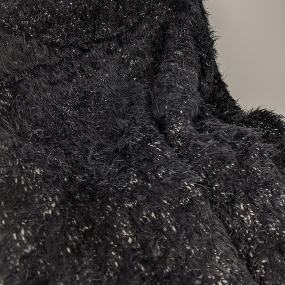 FINAL SALE 🌿EXPRESS FUZZY CROP SWEATER🌿 - Picture 3 of 4